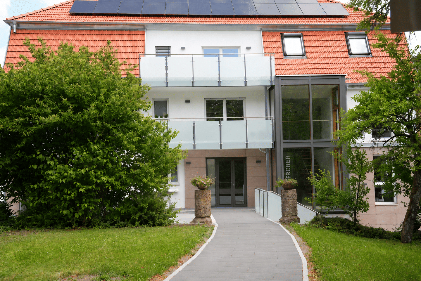 Erstbezug in idyllischer Ruhe, mitten in der Stadt - 5,5 Zimmer 129m² mit großem Balkon