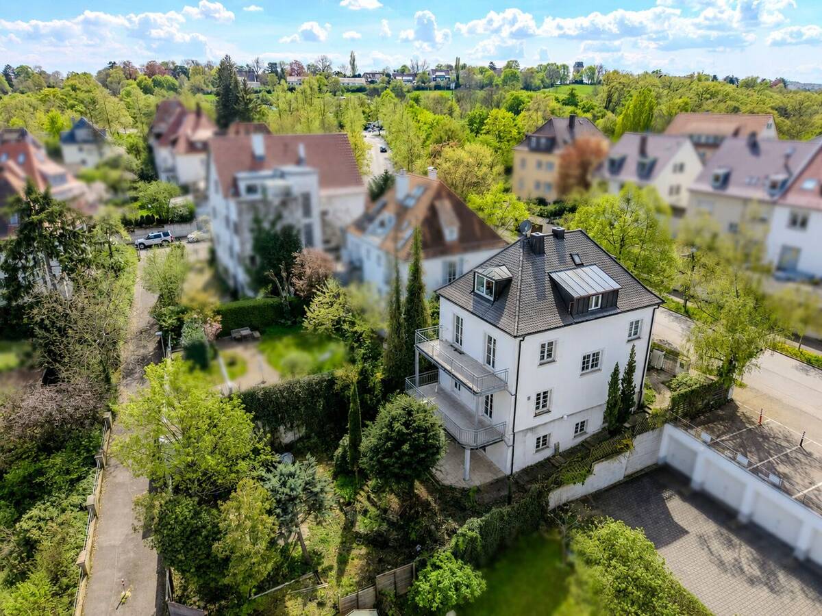 Freistehendes Einfamilienhaus mit Charme und einzigartigem Panoramablick – 70192 Stuttgart – Bild 1 von 9