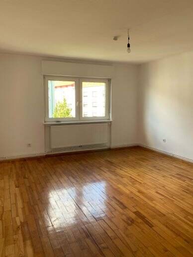 Hell, großzügig und mit Fernblick! 4-Zimmer-Wohnung mit Küche, Bad und Loggia in unmittelbarer Nähe zum Cottbusser Platz – Saarbrücken – Vorschaubild 4