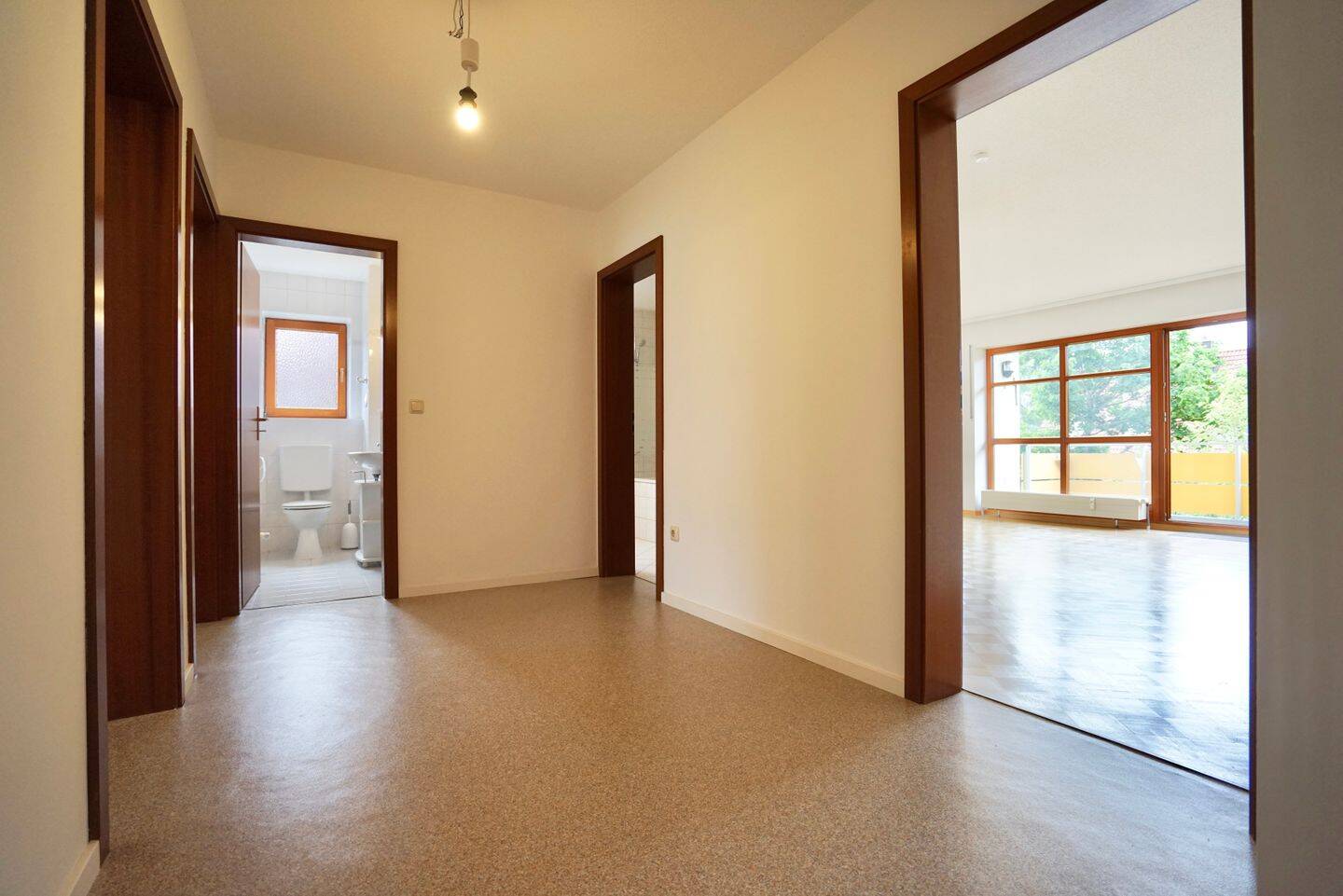 Genießen Sie die Südseite - helle 3-Zimmer-Wohnung mit Balkon – Nürnberg – Vorschaubild 4