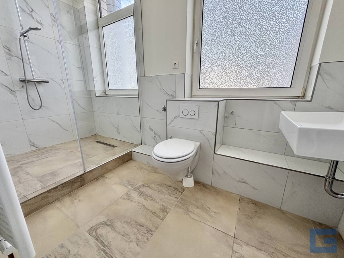 Neu. Schön. Altstadt. - Frisch renovierte 4-Zimmerwohnung in Kiel - Kiel-Altstadt – 24103 Kiel – Bild 1 von 4
