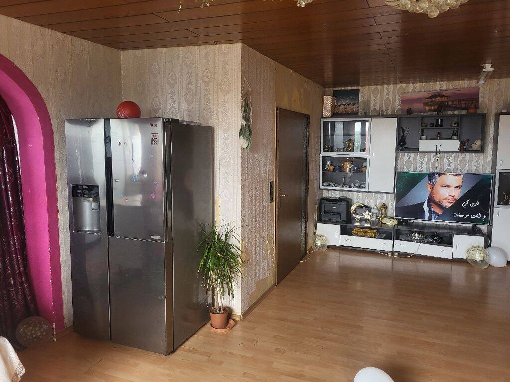 Geräumige 4-Zi.-Wohnung mit Einbauküche und Balkon – Krefeld – Vorschaubild 3