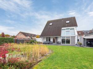 Traumhaftes Haus zum Direktbezug, mit schönem Schwimmteich in Köln-Blumenberg – 50765 Köln – Vorschaubild 1