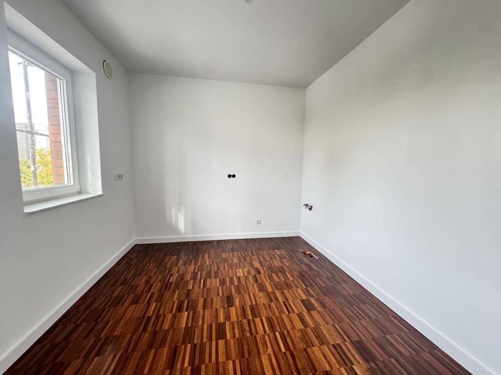 Zuhause mit Charakter: außergewöhnlicher Grundriss, warme Atmosphäre & Balkon zum grünen Innenhof – Berlin – Vorschaubild 3