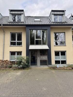 2-Zimmer-Souterrain-Wohnung mit Terrasse und EBK