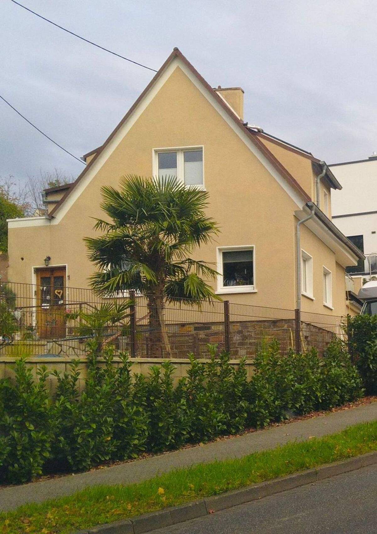 Freistehendes Einfamilienhaus in Koblenz – 56076 Koblenz – Bild 1 von 9