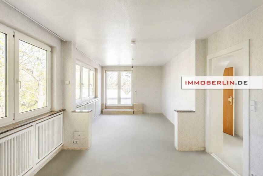 IMMOBERLIN.DE - Herrliche Aussichten! Dachgeschosswohnung mit privater Sonnenterrasse & Stellplatz – Berlin – Vorschaubild 4
