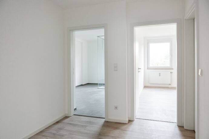 HELLE, ATTRAKTIVE 3-ZIMMER WOHNUNG, KÜCHE UND TIEFGARAGENSTELLPLATZ. DIREKT VON EIGENTÜMER – Nürnberg – Vorschaubild 5