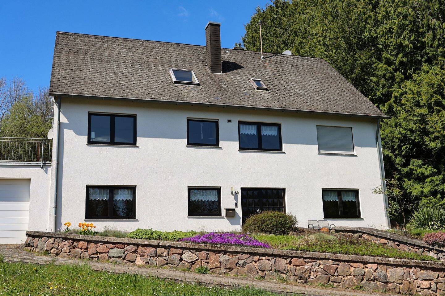 Provisionsfrei: Schleidweiler - Großzügiges Wohnhaus mit zwei Wohneinheiten und Weitblick – Zemmer – Vorschaubild 2