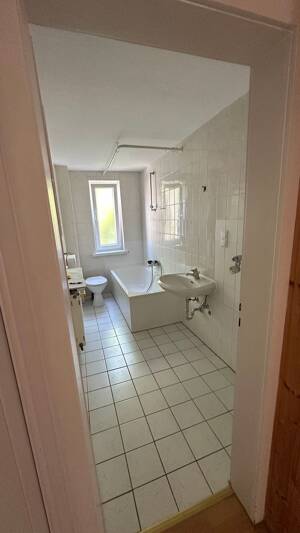 Biete 2 ZW+Grosse Küche+Bad/WC.ca.55qm.İst im gutem Lage.Kassel-West.Sofort einziehbar. – 34131 Kassel – Vorschaubild 2