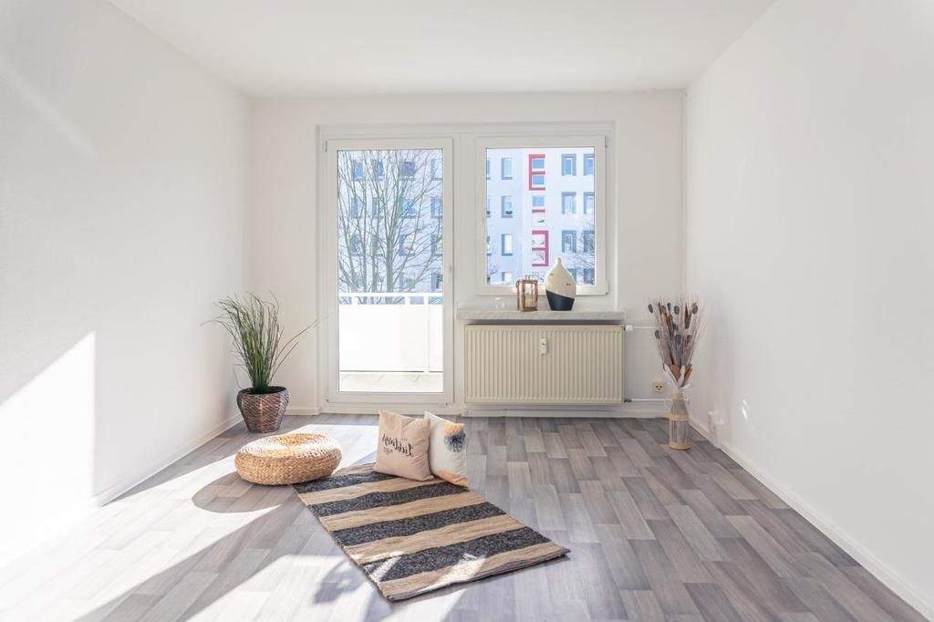 NEU sanierte Balkonwohnung in ruhiger Wohnlage – Chemnitz – Bild 1 von 4