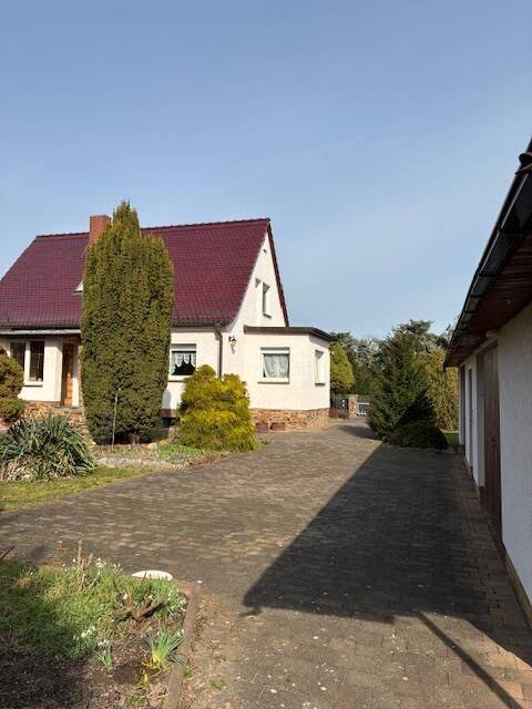 Haus mit großen Garten und Garagen – Leipzig – Vorschaubild 2