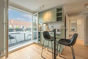 Ohne Makler: Lichtdurchflutete Maisonette- Endetage mit Galerieebene und Loggia – 22335 Hamburg – Vorschaubild 2
