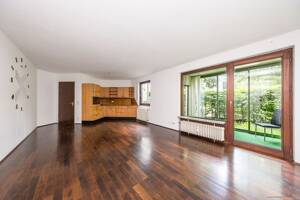 Bogenhausen: 2-Zimmer-Erdgeschosswohnung mit Wintergarten und TG-Stellplatz! – 81929 München – Vorschaubild 1