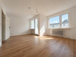 Freundliche 3-Zimmerwohnung mit Loggia & Stellplatz - Renoviert