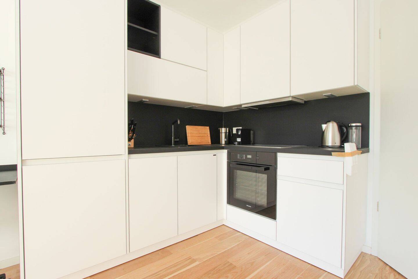Möblierte 2-Zimmer-Wohnung mit Terrasse und Loggia – München – Vorschaubild 3