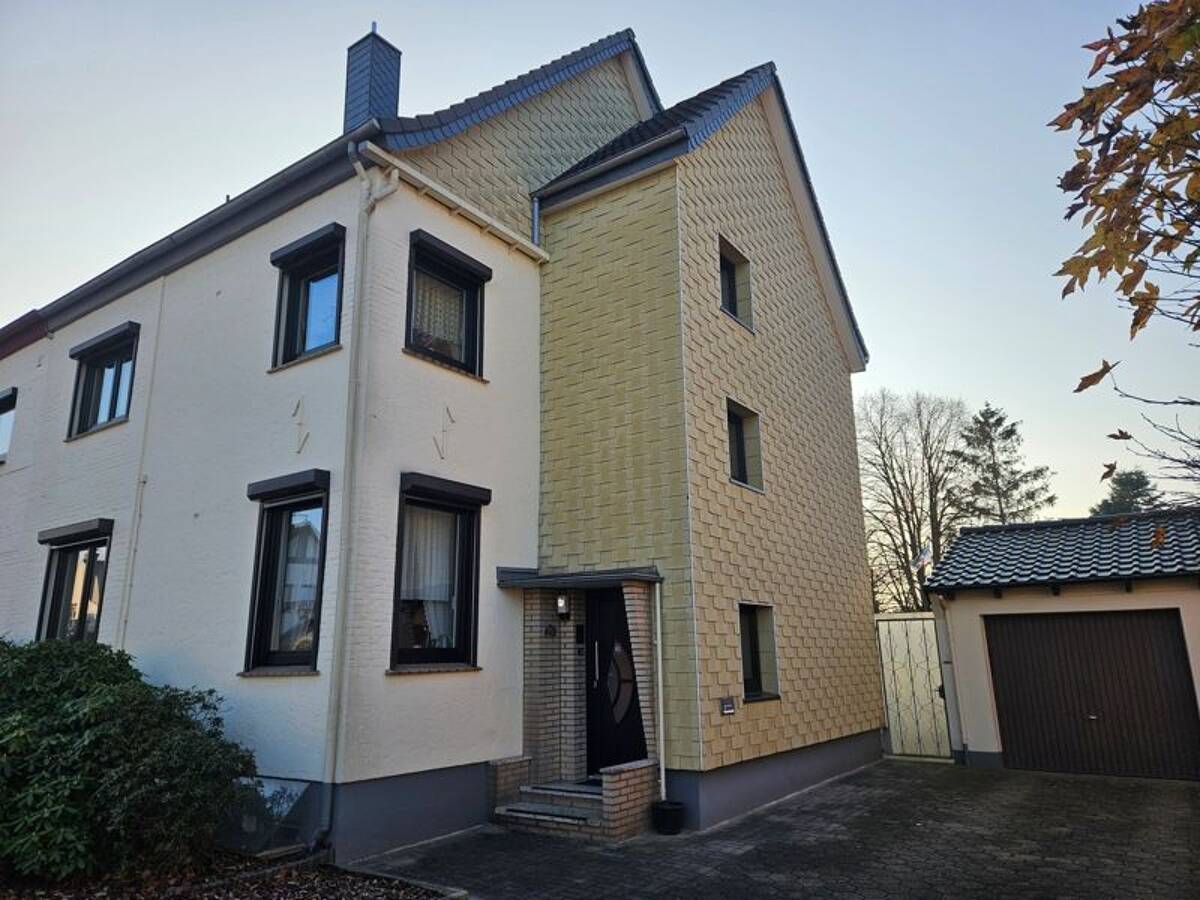 Doppelhaushälfte mit sehr viel Platz und großem Garten sucht neue Eigentümer – 28779 Bremen – Bild 1 von 9