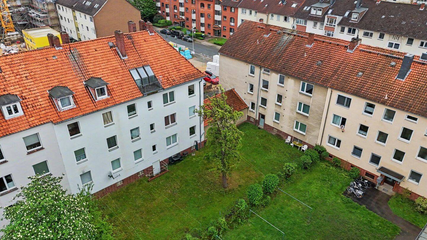 Zwei Mehrfamilienhäuser mit 17 Wohneinheiten und drei Garagen in guter Lage von Hannover-Ricklingen