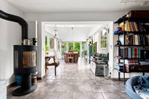 Gartenidylle hinter dem Haus: 2 Wohnungen, Dachterrasse, Hallen & eigener Teich – 28717 Bremen – Vorschaubild 4