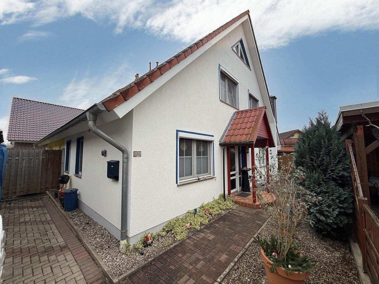 A+! Junge, familienfreundliche Doppelhaushälfte mit Ausbaureserve – Mölln – Bild 1 von 9