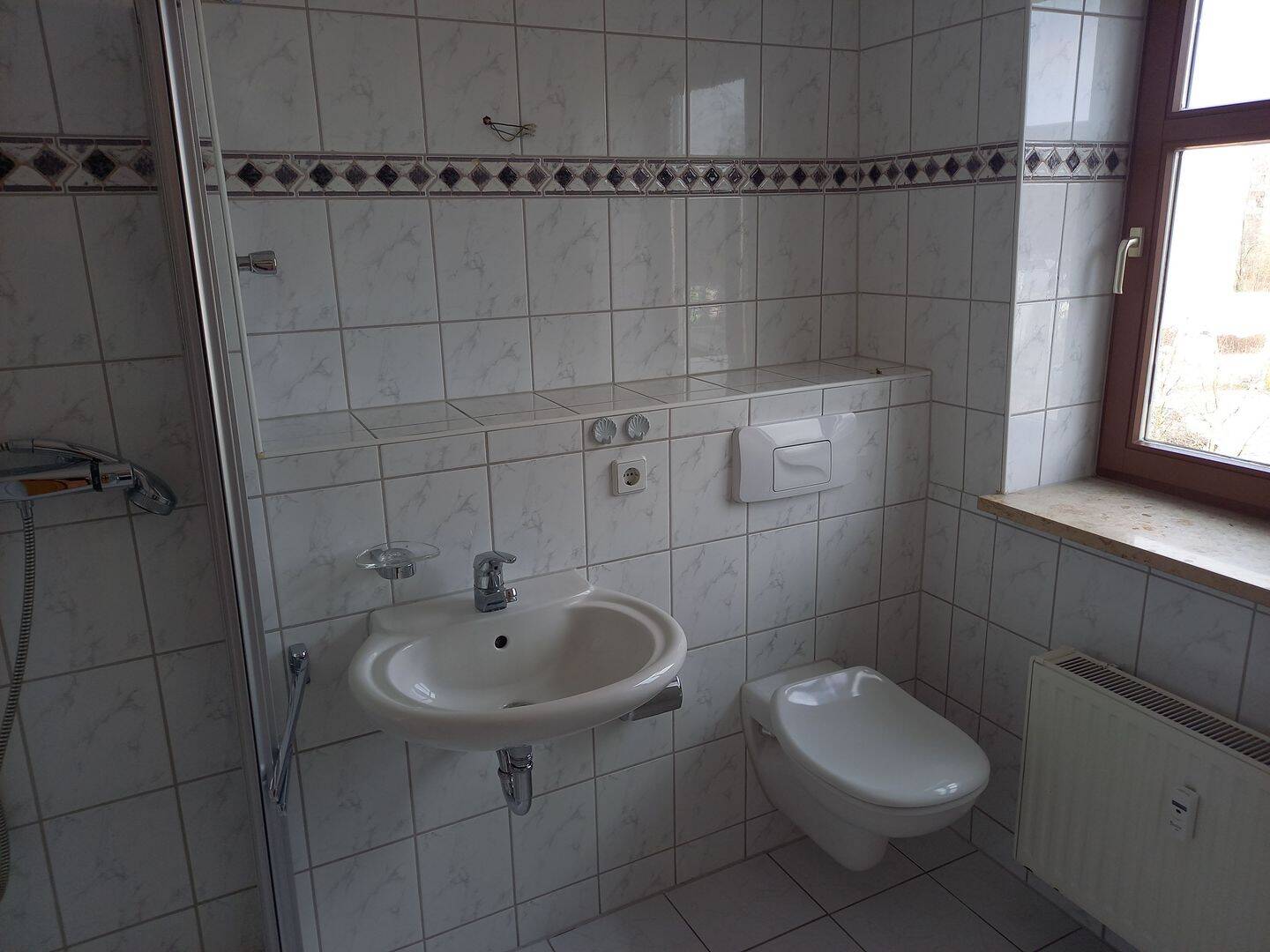gemütliche 2-Zimmer-Wohnung mit EBK, großem Balkon und Aufzug, zentrumsnah – Chemnitz – Vorschaubild 4
