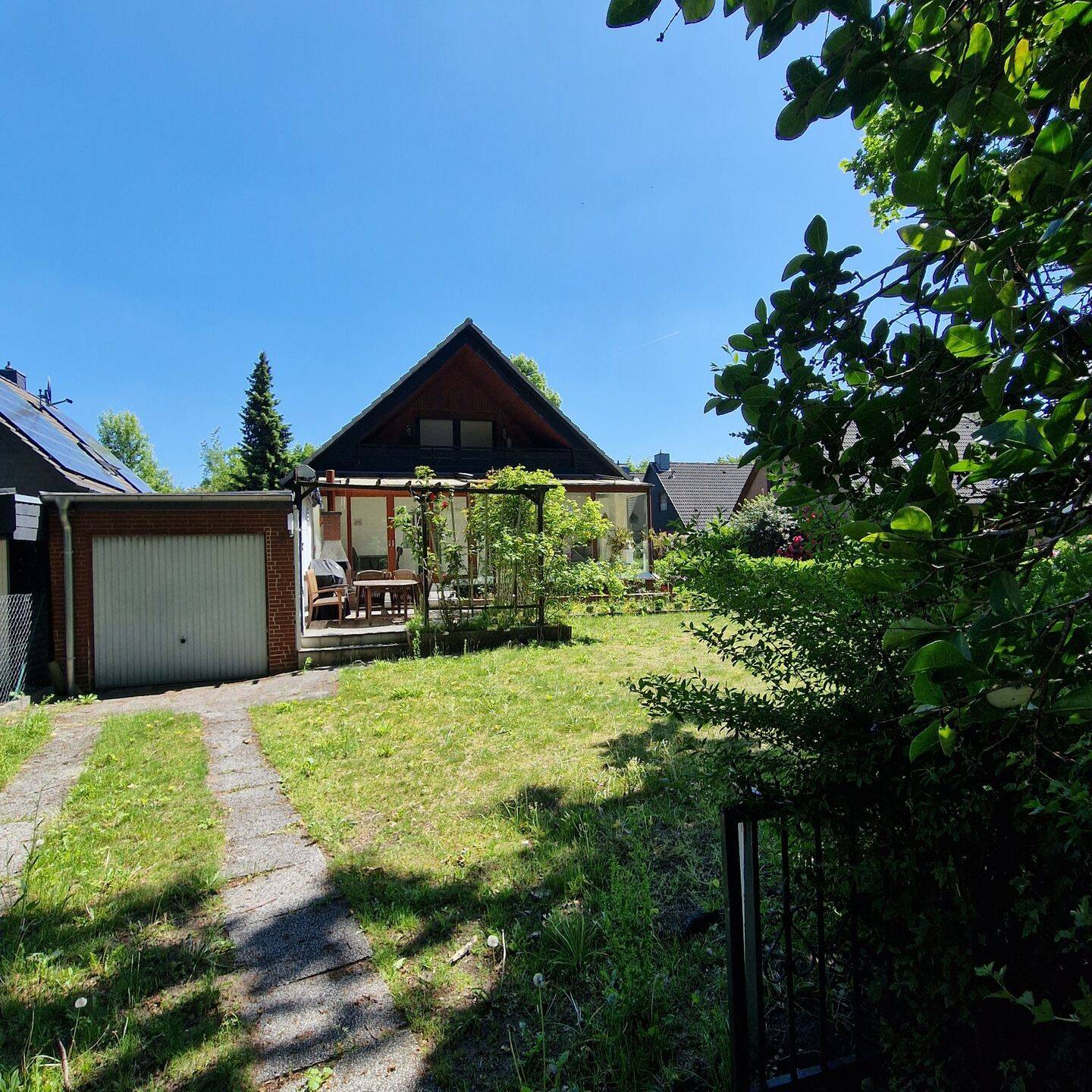 Familienhaus mit viel Platz und strahlend hellem Wintergarten