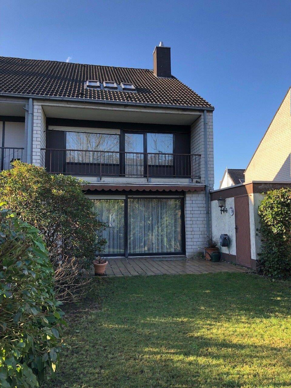 Charmantes Reihenendhaus mit großem Garten, Garage und vielseitigen Nutzungsmöglichkeiten