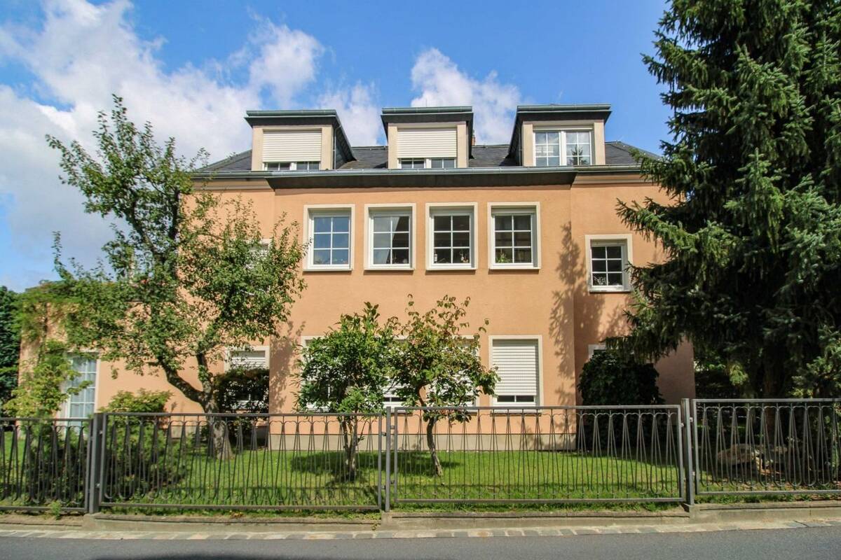 Freistehende Stadtvilla auf Eckgrundstück in Dresden-Weißer Hirsch – 1324 Dresden – Bild 1 von 9