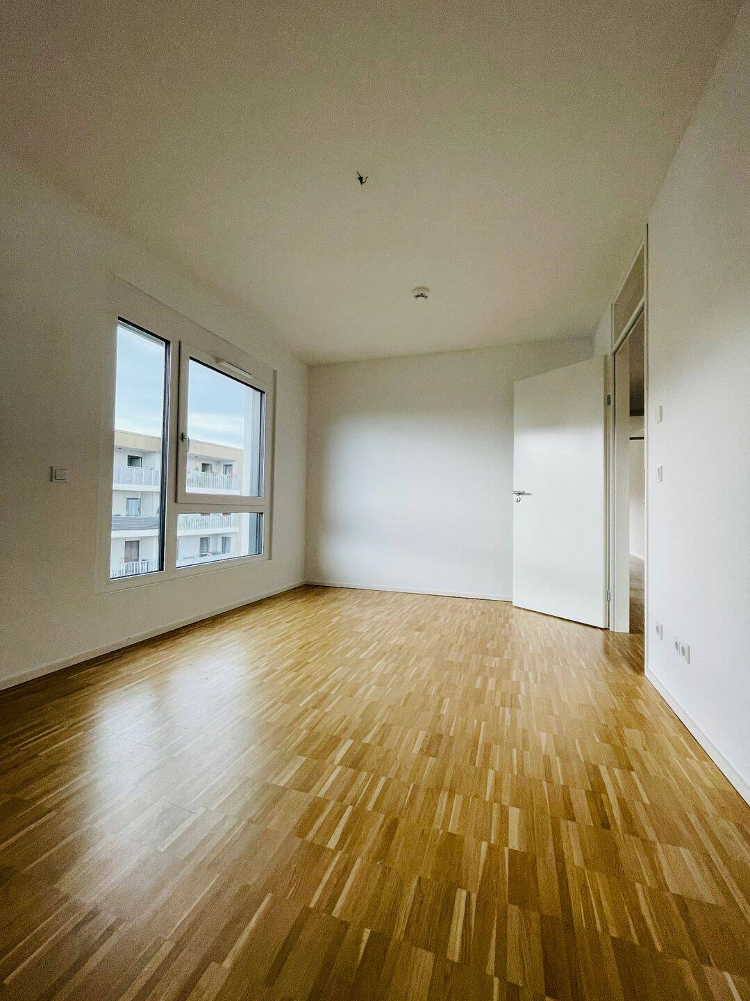 Große 4-Zimmer Wohnung mit Loggia und zwei Badezimmer – Nürnberg – Vorschaubild 6