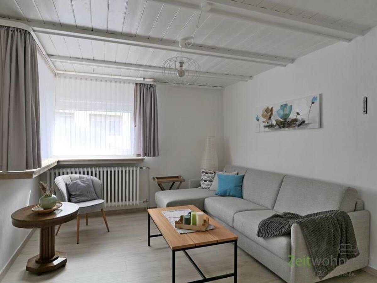 (EF1017_M) Kassel-Stadt: Nord-Holland, kleines, möbliertes Wohnhaus mit Terrasse und Grundstück, Grundreinigung inkl. – 34127 Kassel – Bild 1 von 9