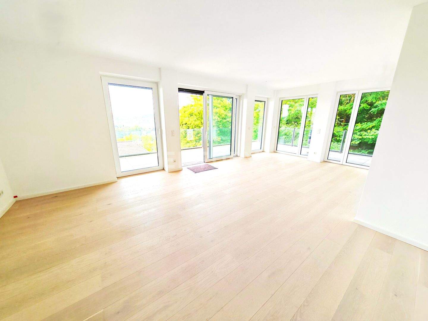 LUXUS PUR: 146m² NEUBAU-Wohnung mit GIGA Fernblick über ganz SB in Toplage, Riesen Terr. Garage – Saarbrücken – Vorschaubild 2