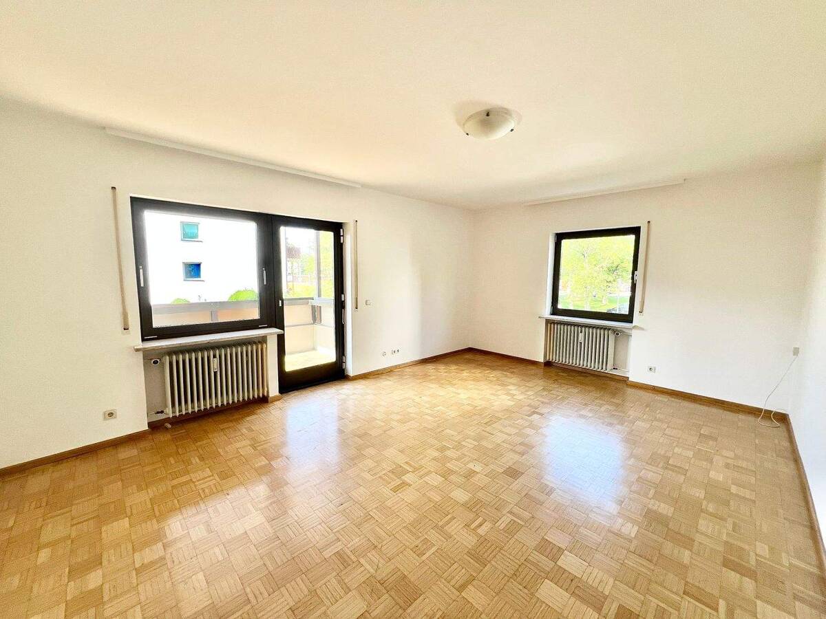 Schöne, lichtdurchflutete 4 Zimmer-Wohnung mit Südbalkon am Westbad für Familie oder WG geeignet – 81241 München – Bild 1 von 9