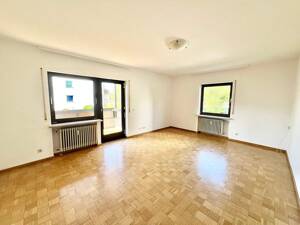 Schöne, lichtdurchflutete 4 Zimmer-Wohnung mit Südbalkon am Westbad für Familie oder WG geeignet – 81241 München – Vorschaubild 1