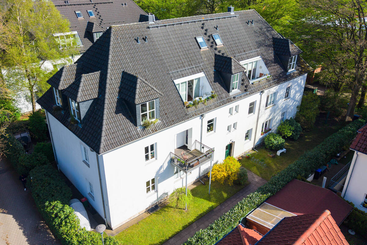 Loftartiges Wohnen in Sackgassenlage - Galerie, Kamin, Westbalkon und maßgefertigte Landhausküche – Hamburg – Vorschaubild 4