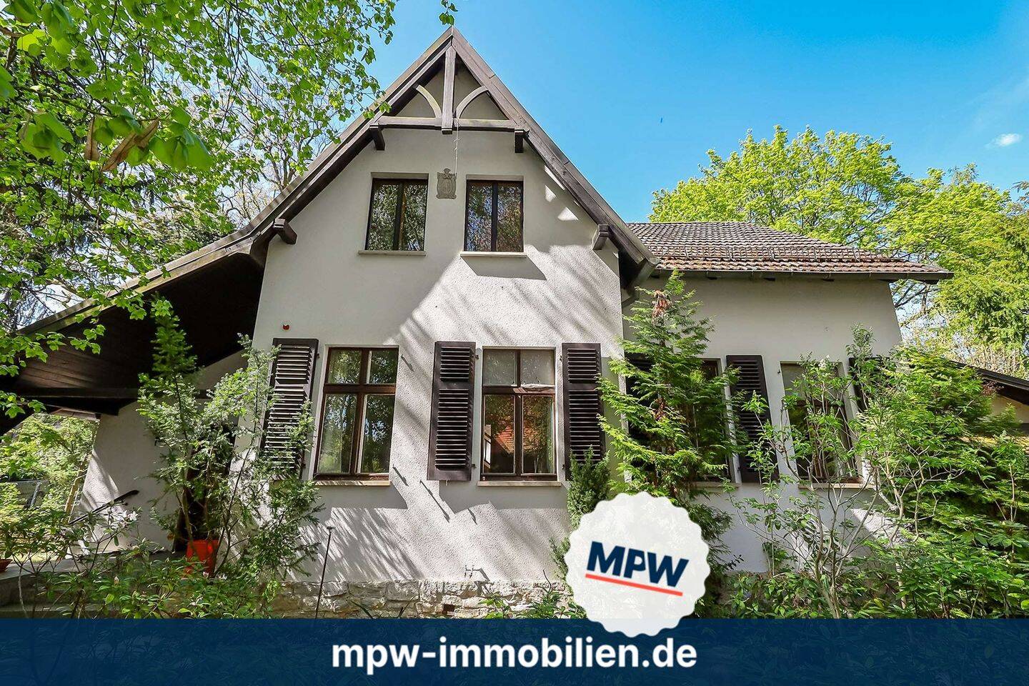 Verwunschene Altbauvilla mit Seele: Landhausstil von 1909 in ruhiger Villenlage