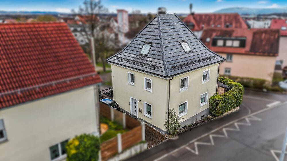 Wohnen mit Charme: Einfamilienhaus mit ausgebautem Dachgeschoss – Friedrichshafen – Vorschaubild 2