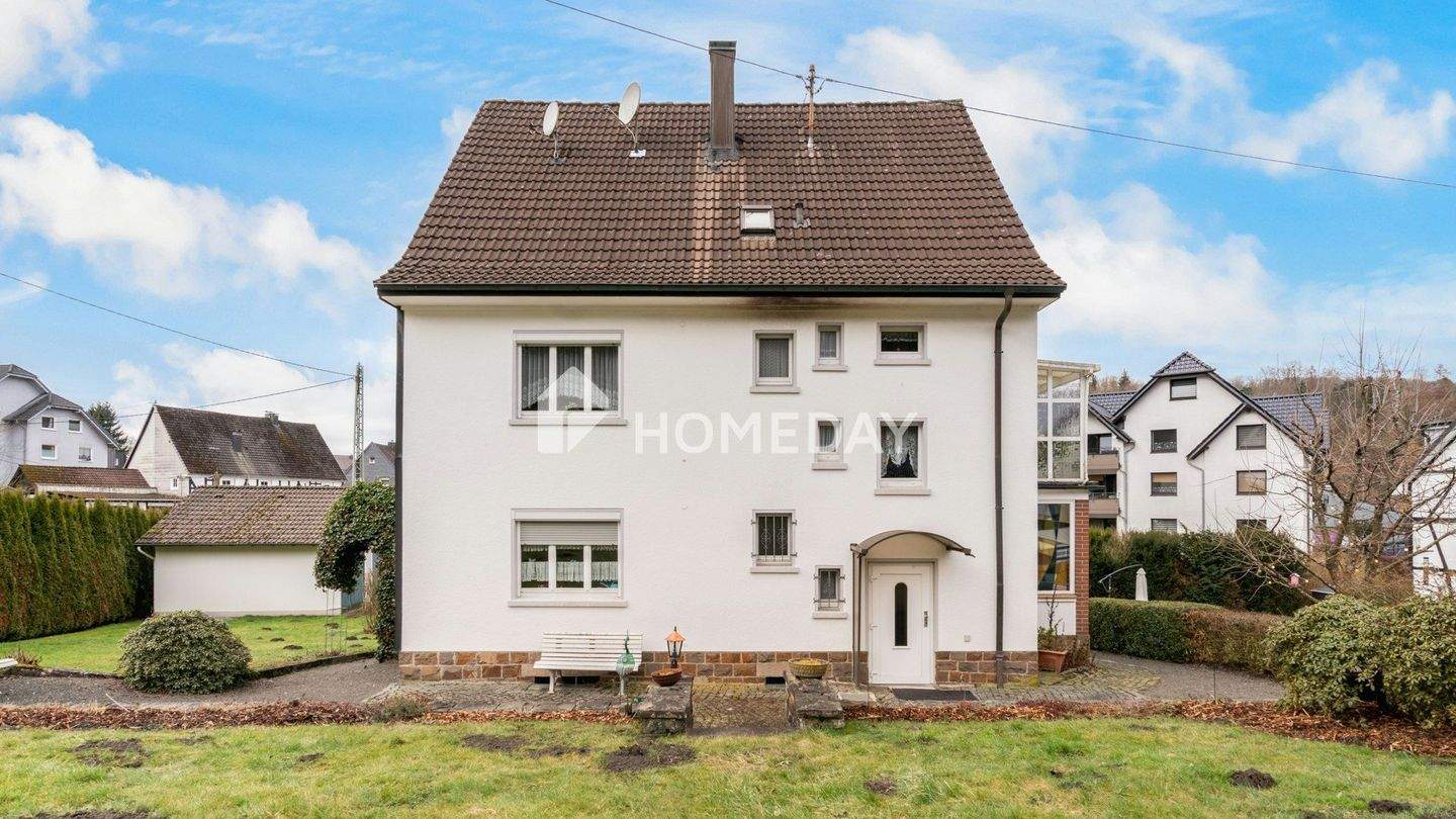 Großzügiges ZFH auf ca. 1.445 Quadratmeter Grundstück - Wohnen, Vermieten oder beides vereinen – Gummersbach – Bild 1 von 9