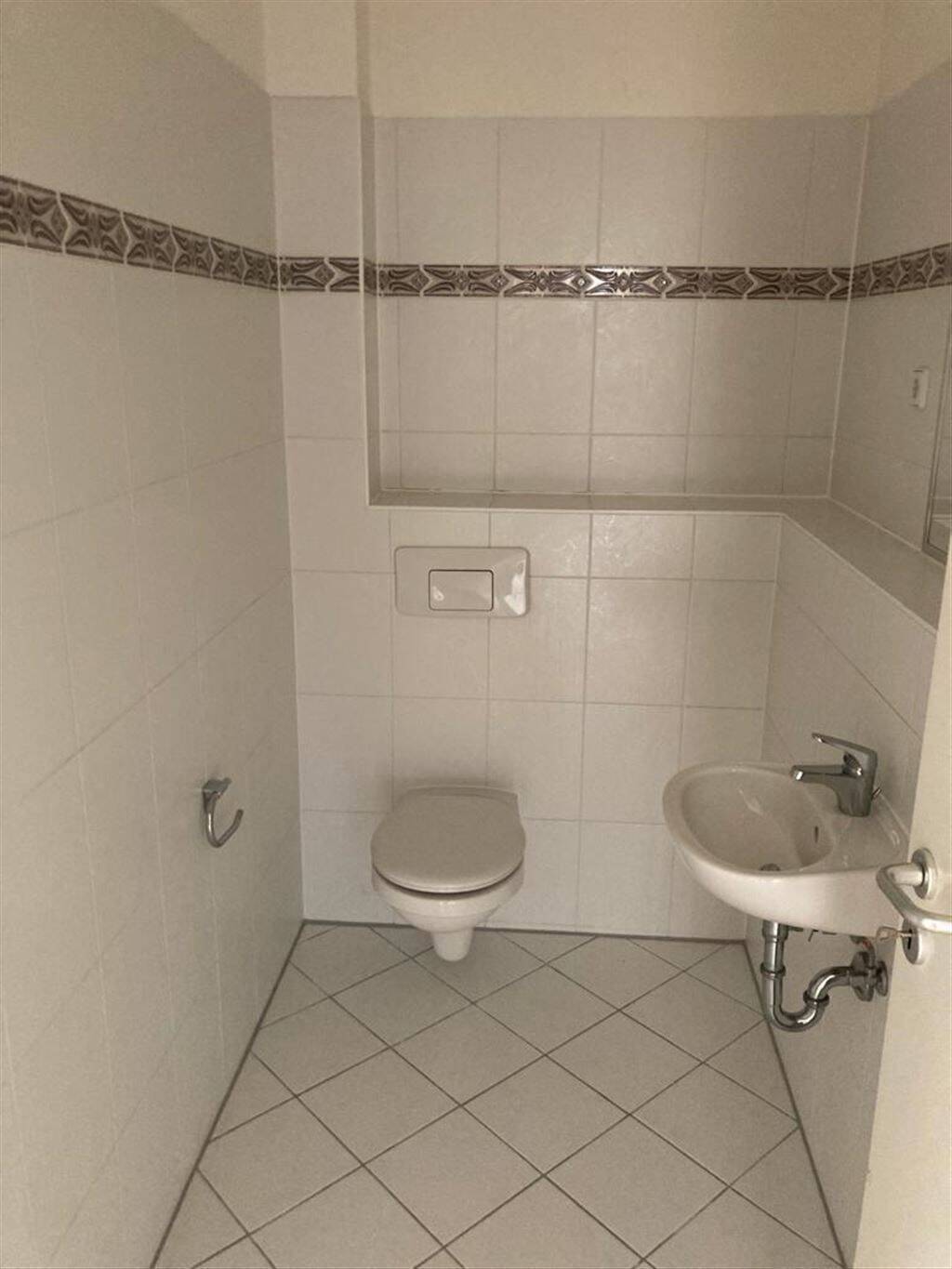Großzügige 3-Zimmer mit Laminat, Aufzug und Wannenbad in Uninähe! – Chemnitz – Vorschaubild 6