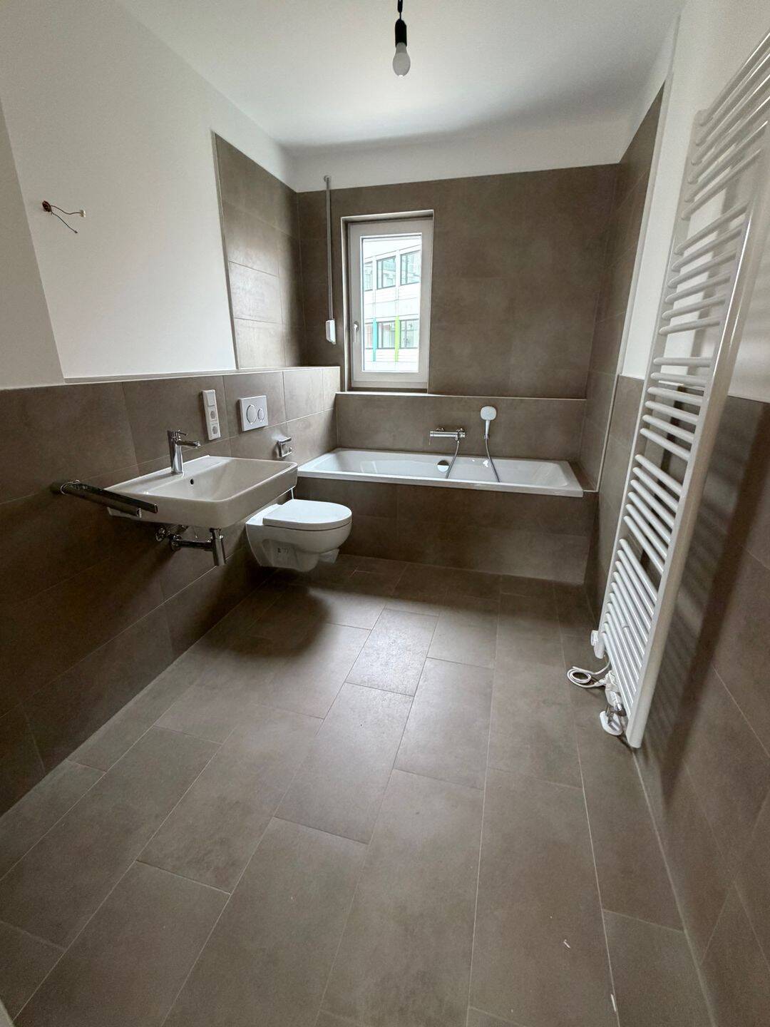 Neubau Erstbezug | Zentrale 3-Zimmer Wohnung im 3. OG mit zwei Bädern, Loggia, EBK und TG Stellplatz – Darmstadt – Vorschaubild 8