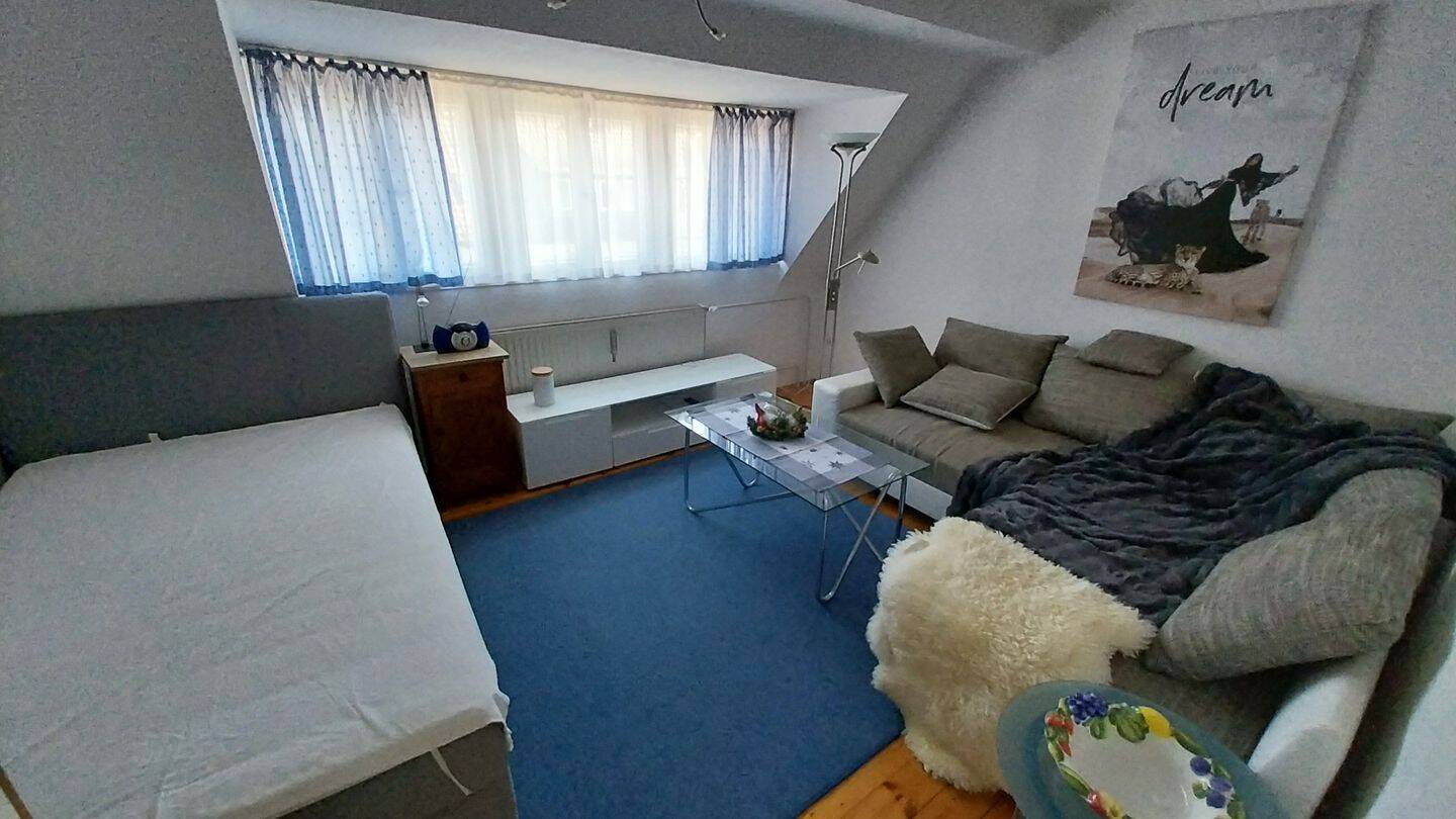 Gut möblierte 1,5 Zi-DG-Wohnung – Nürnberg – Bild 1 von 4