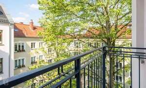 Rarität im Kiez: moderne Dachgeschoss-Maisonette mit Südbalkon