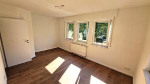 Moderne 4-Zimmer-Wohnung in Toplage in Esslingen – mit Einbauküche, Tageslichtbad, Loggia und Gartenanteil – 73728 Esslingen am Neckar – Vorschaubild 9