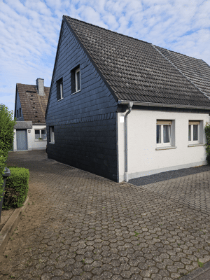Charmantes Immobilienensemble in Trier-Heiligkreuz/ Weismark. Doppelhaushälfte mit Anbau und Grundstück.