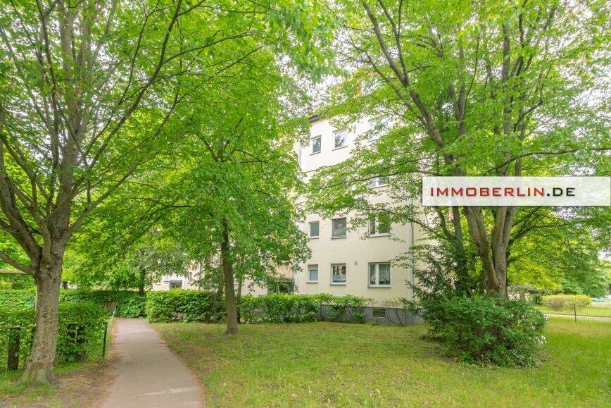 IMMOBERLIN.DE - Schöne Dachgeschosswohnung mit Südterrasse & Pkw-Stellplatz – Berlin – Bild 1 von 9