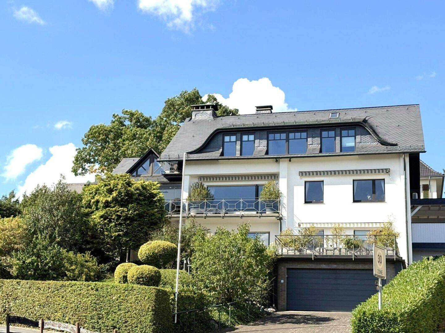/ Wohnen mit Panorama-Seeblick: Exklusives Einfamilienhaus mit Gartenwohnung am Sorpesee – Sundern – Vorschaubild 3