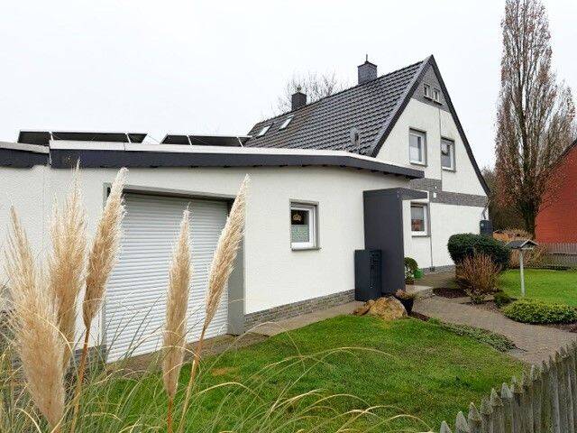 Familienfreundliches, helles Wohnhaus mit Garten, Garage und Carport in 41069 Mönchengladbach – Mönchengladbach – Vorschaubild 2