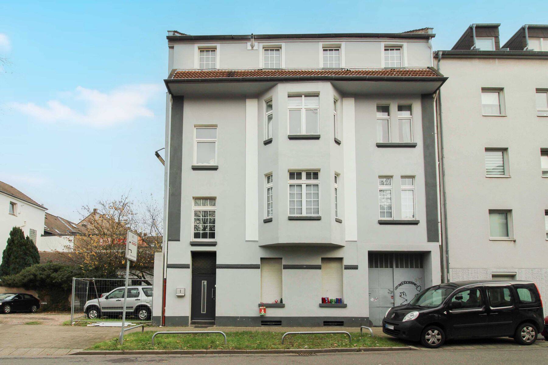Familienfreundliche 6-Zimmer-Wohnung in bester Innenstadtlage – Krefeld – Bild 1 von 9