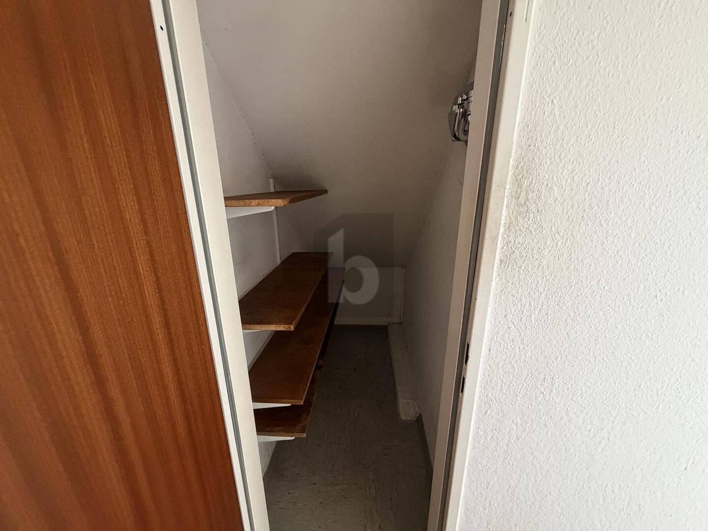 KOMPAKT, HELL UND KOMFORTABEL – Düsseldorf – Vorschaubild 3