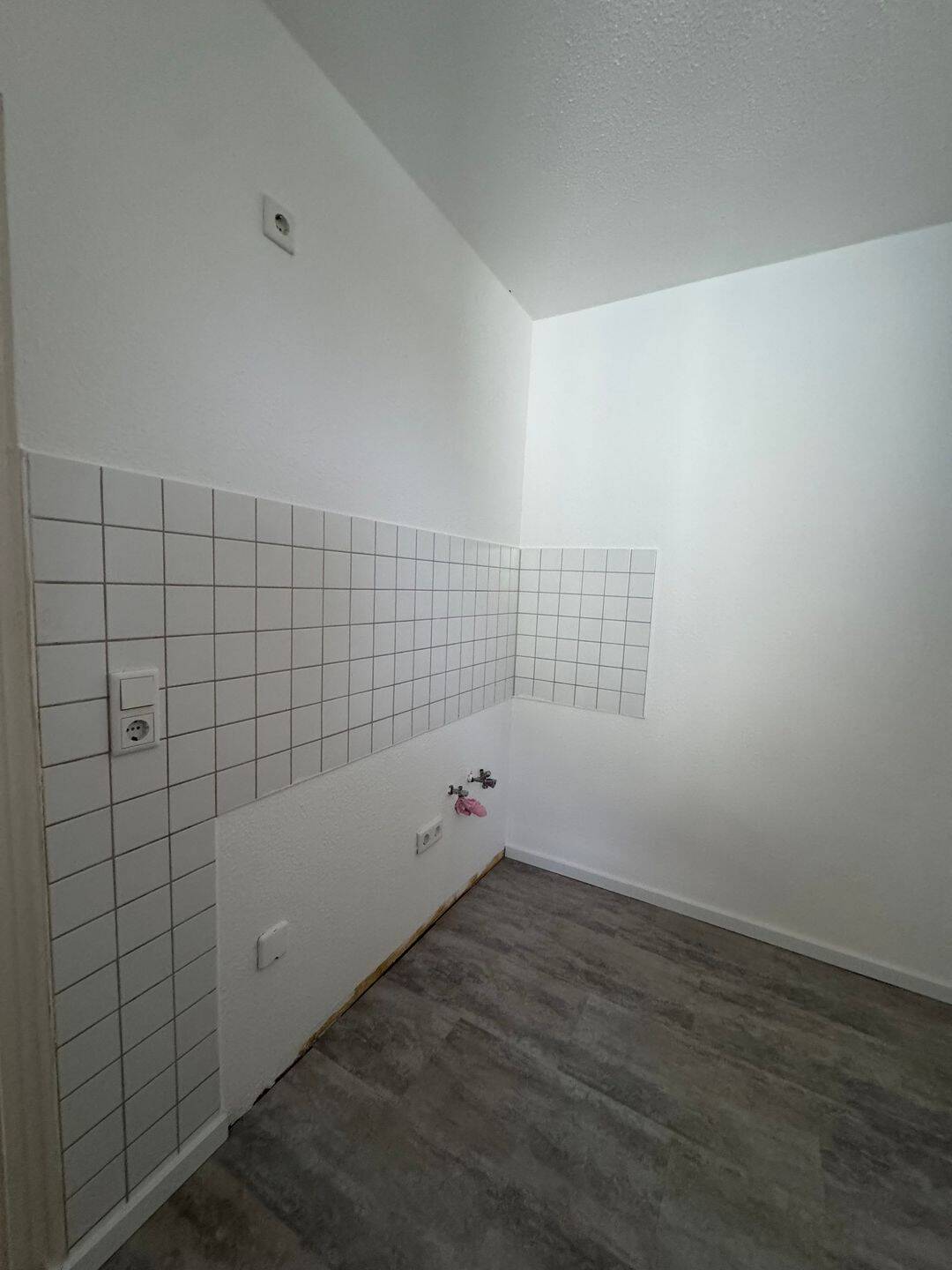 1 Zimmer mit Balkon direkt am Dutzendteich +++ mit Badewanne & Küche +++ – Nürnberg – Vorschaubild 6