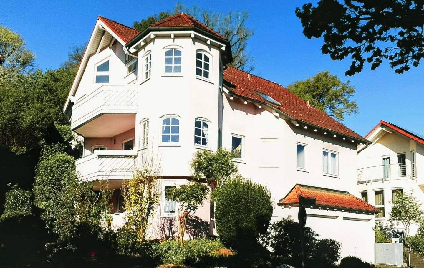Zweifamilienhaus in Toplage, mit sehr viel zusätzlicher Nutzfläche